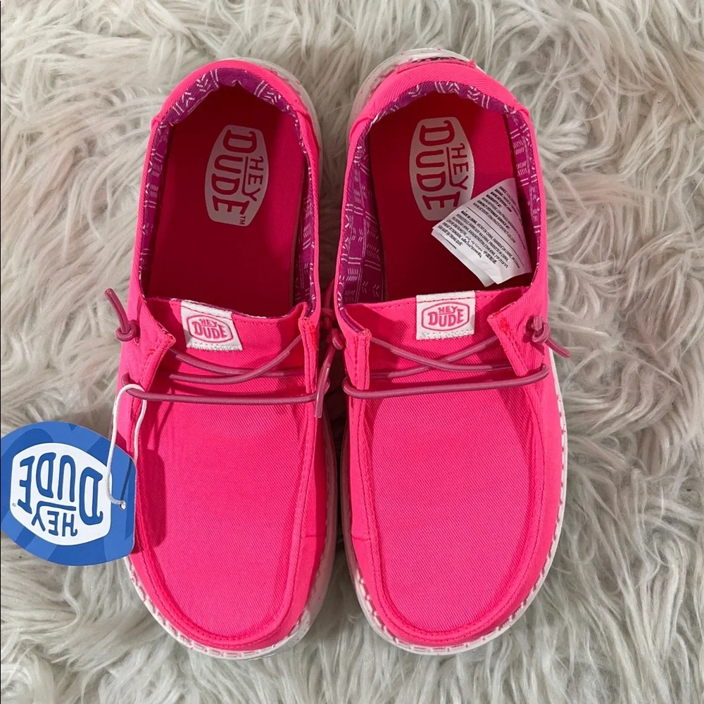 HEY DUDE YOUTH WENDY CANVAS SLIP-ON SHOE (NEON PINK) Size 4 NEW